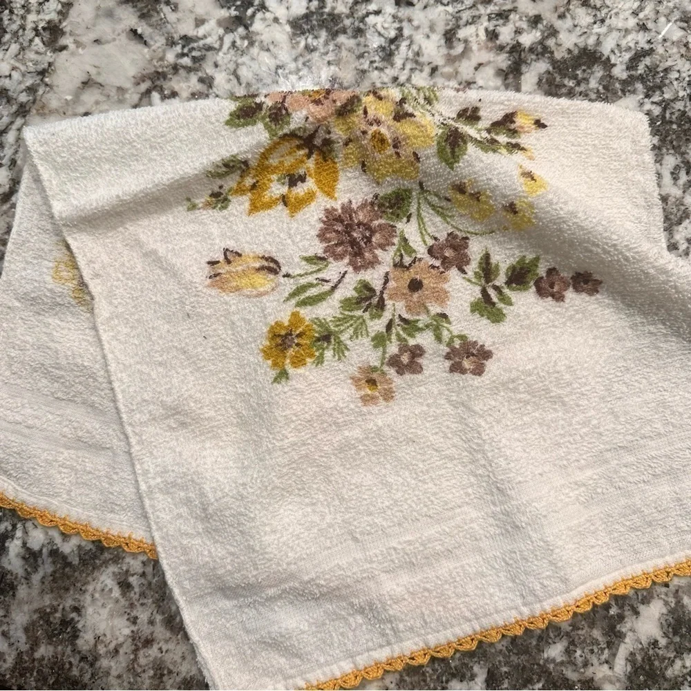Vintage terry cloth towel bath kitchen floral yellow gold brown